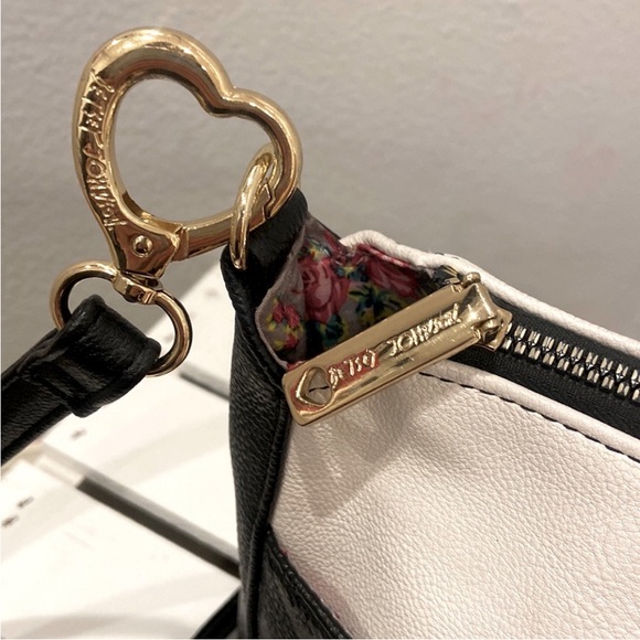 Betsy Johnson Crossbody Bag Red Bow Black & White Leather Bag All Season Cosplay - Picture 8 of 15